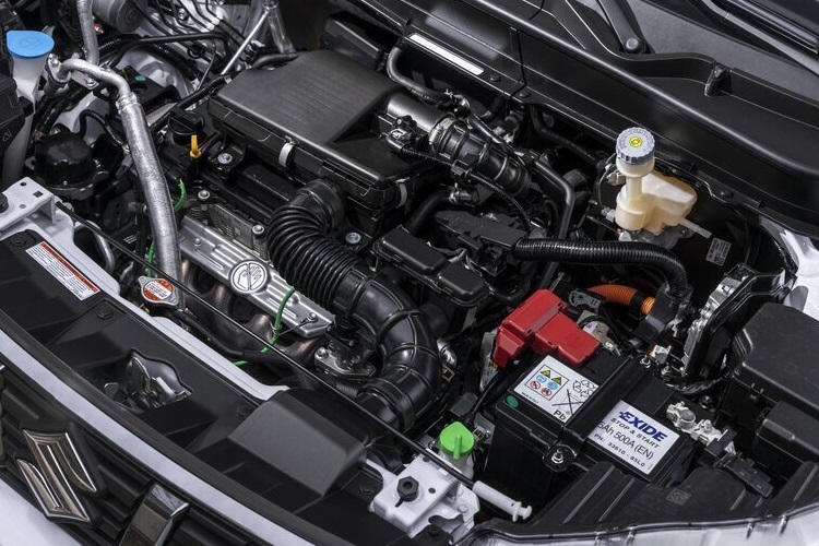 čtyřválcový benzinový motor s turbem a 48V mild-hybridním systémem