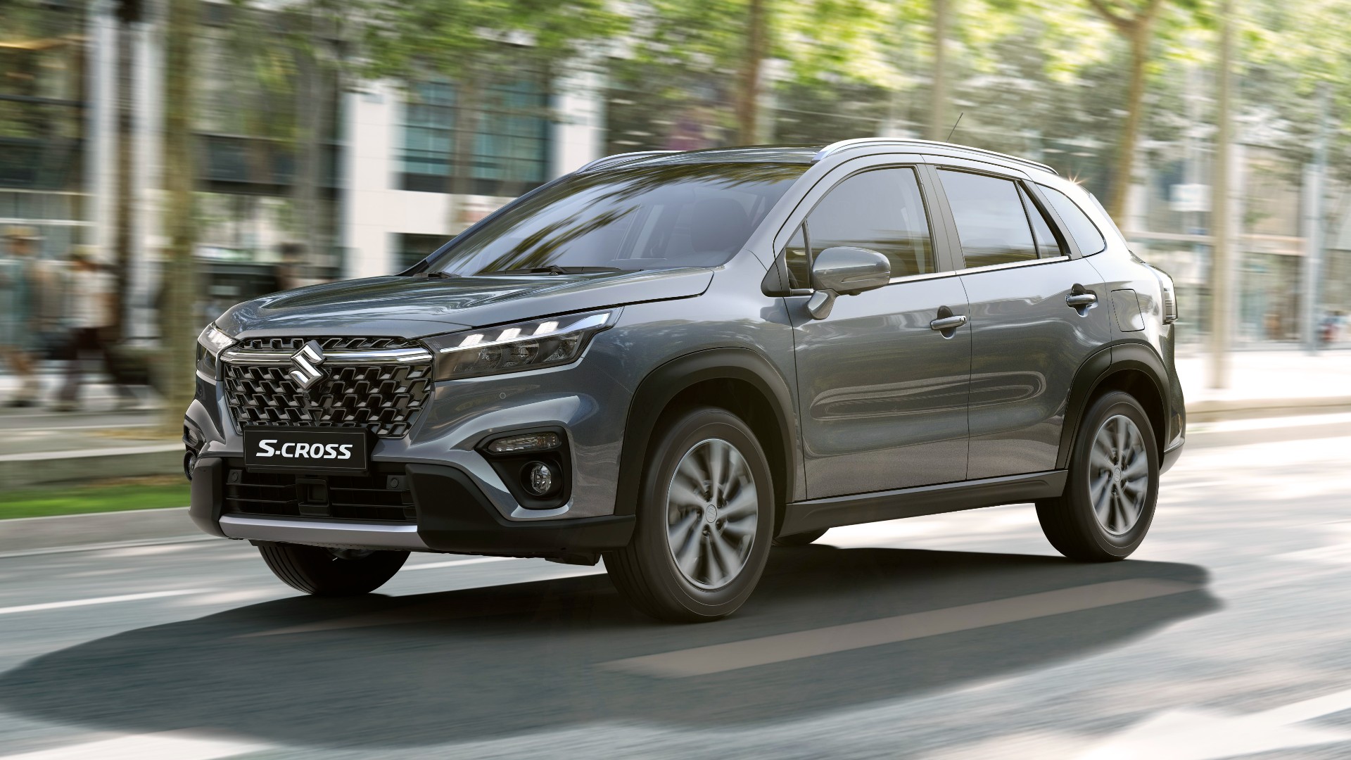 SUV Suzuki projíždí městský bulvár